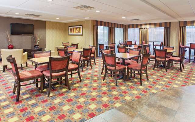 La Quinta Inn & Suites by Wyndham Warner Robins - Robins AFB