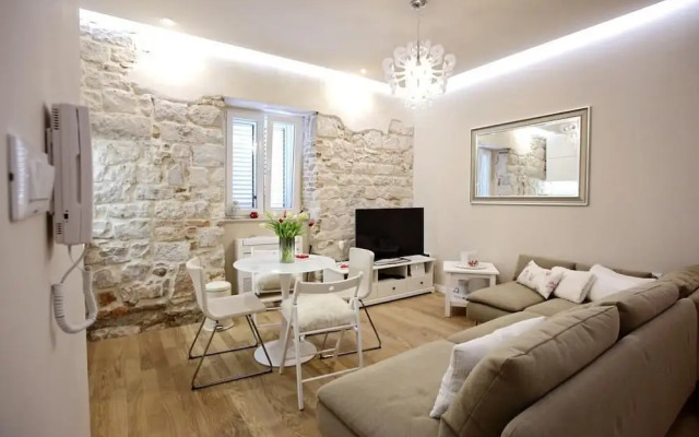 White Stone Apartment  Diocletian Palace