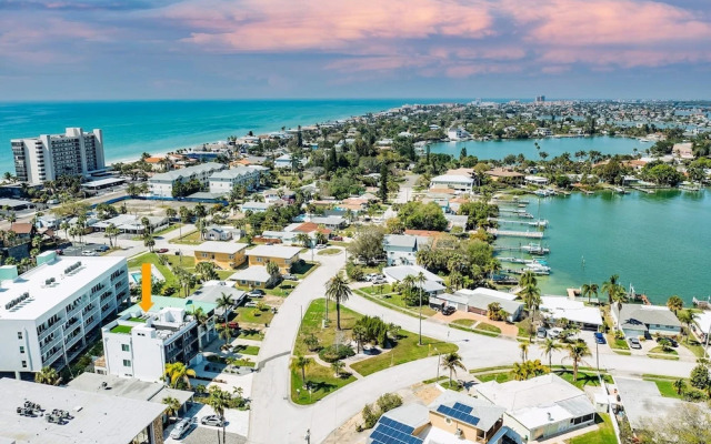 Luxury Pool Home Golf Cart