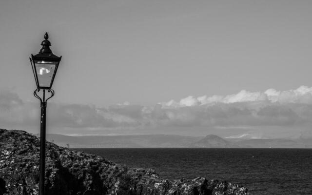 No.27 Ayr Beach - Coorie Doon