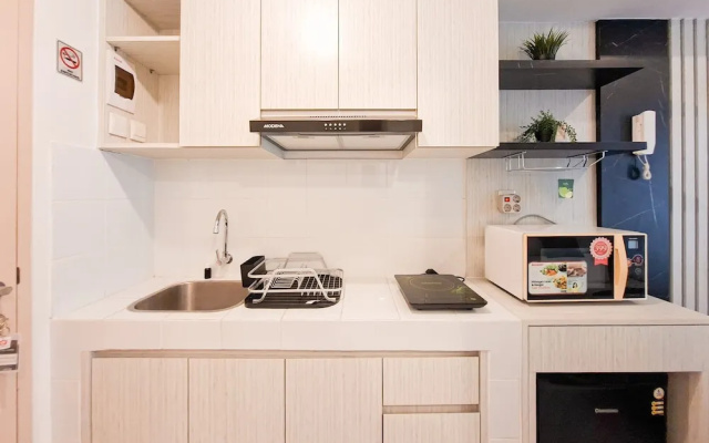 Minimalist And Restful Studio At Tokyo Riverside Pik 2 Apartment – Kitchen – Jakarta