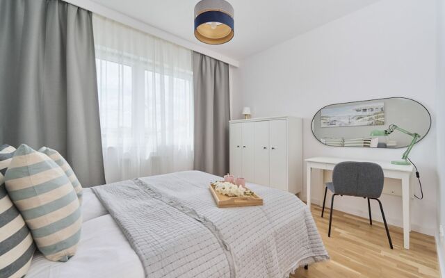 Lwowska by the Lake by Renters Prestige