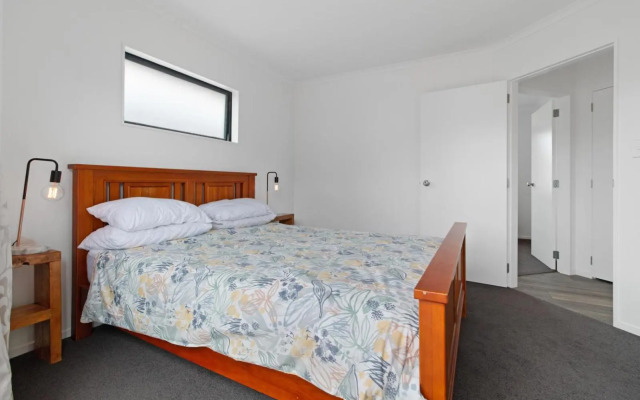 Sandy Shores - Waihi Beach Holiday Home