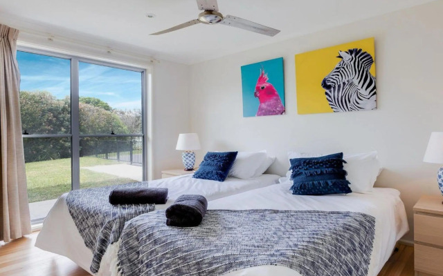 Aloha - direct beach access from property