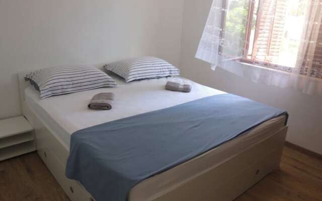 Beachfront Apartment Drazen, With Patio & Parking
