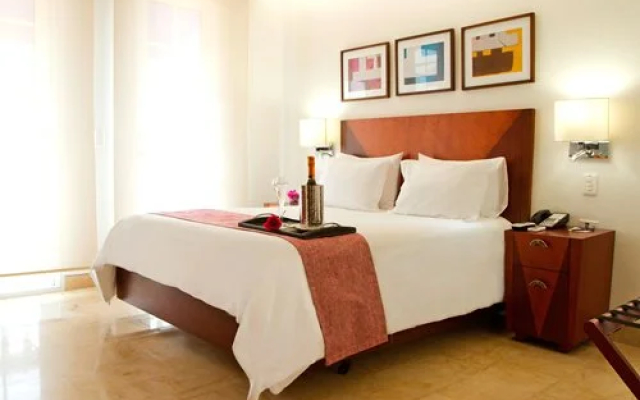 NH Royal Urban Cartagena - 4 Nights, Cartagena, Colombia - Hotel in Cartagena - Photo 2