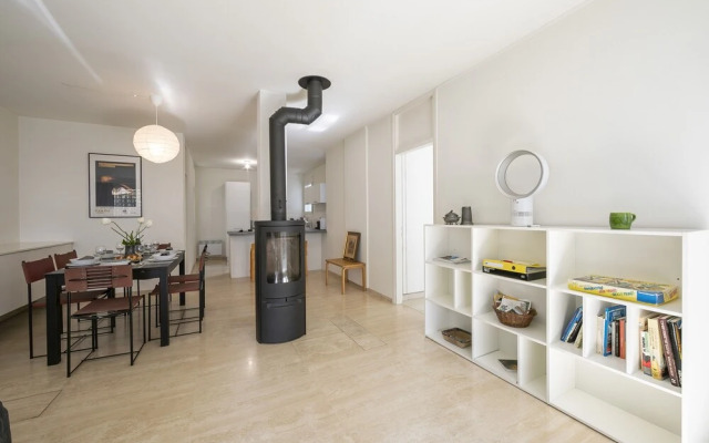 City Lake Apartment