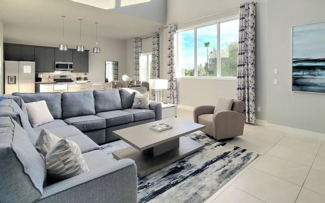 Rooftop Patio + Pool Access: Condo in Reunion!