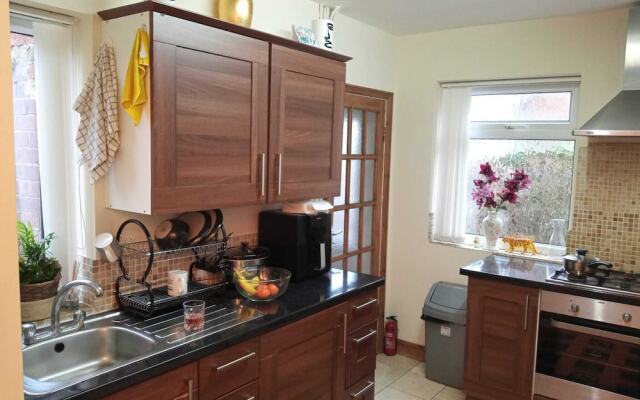Beautiful 4-bed Apartment in Wolverhampton
