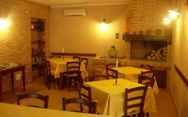 Angelucci Agriturismo con Camere e Agri Camping