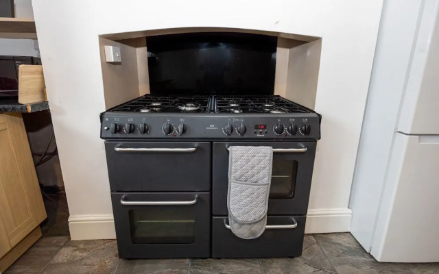 Captivating 2-bed House in Blackburn