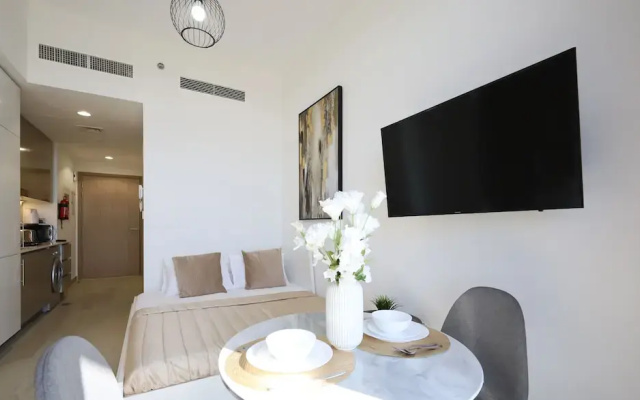 Modern Elegance Studio in Azizi Riviera