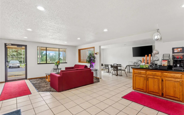 Quality Inn & Suites Howe - Sturgis