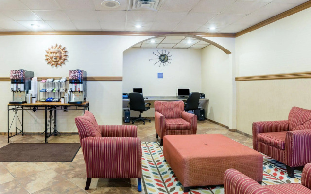 Comfort Inn & Suites Omaha Central