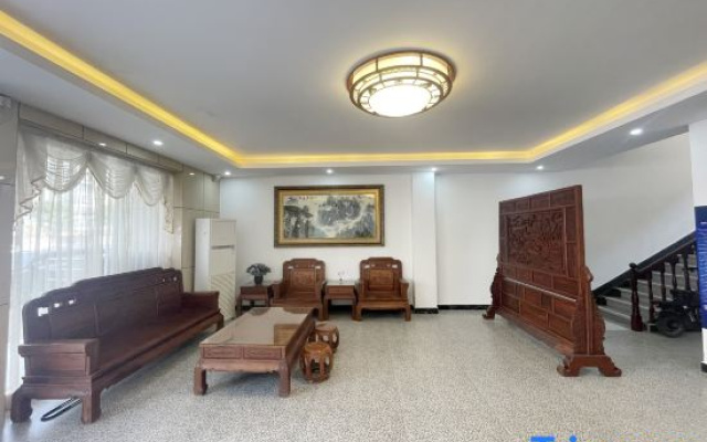 Lingchuan Baiyuan Flower Hotel