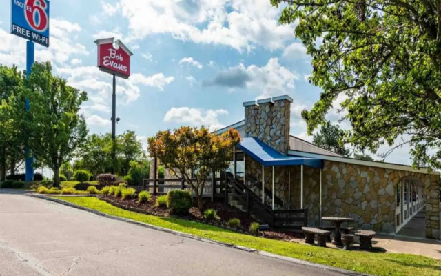 Motel 6 Mansfield, OH