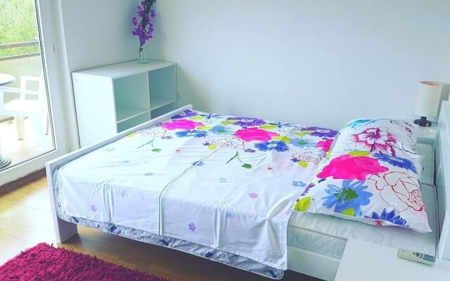 Floral Apartments Yazzy 2