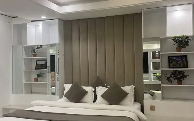 The Palms Hotel