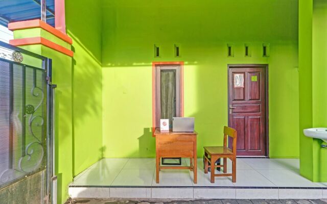 SPOT ON 90760 Homestay Al Madina Syariah