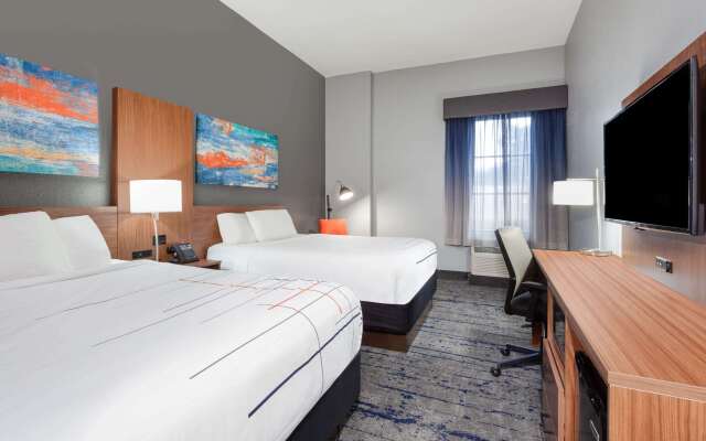 La Quinta Inn & Suites by Wyndham St. Petersburg Northeast