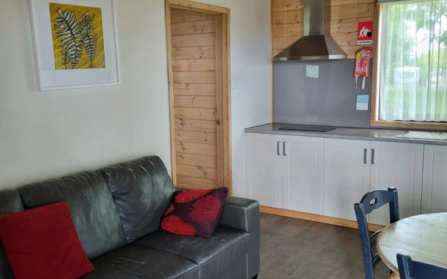 Lakes And Craters Holiday Park – Guest Rooms – Camperdown