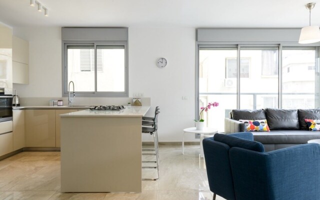 3 BDR Balcony W Parking by Banana Beach