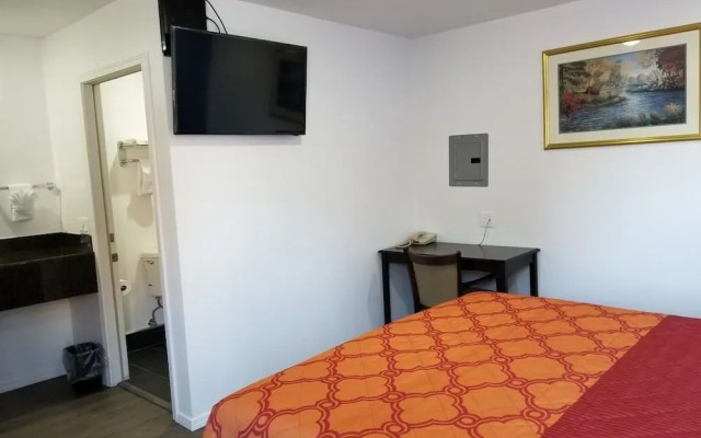 Travis Lodge Motel 16