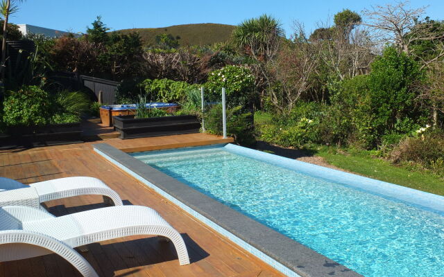 Le Chalet Waiheke Apartments