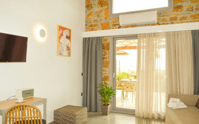 Akrolithos luxury suites