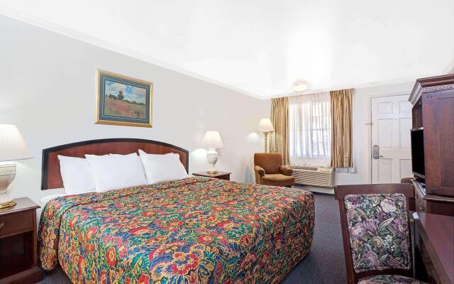 Days Inn by Wyndham Everett