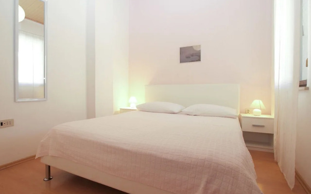 Apartment 959