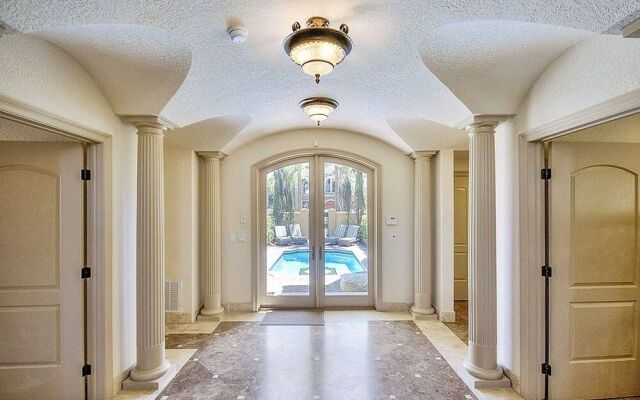 Casa de Palms by RedAwning