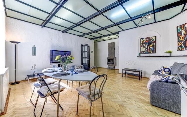 Веста Невский 131