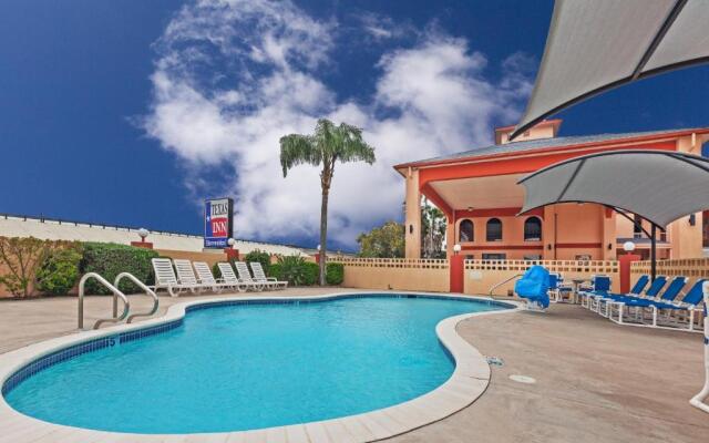 Texas Inn & Suites Raymondville