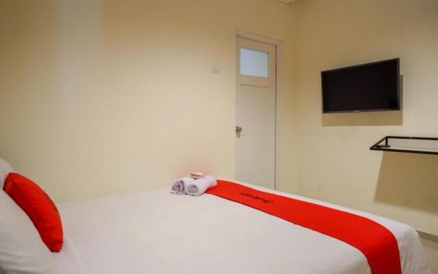 RedDoorz near Ambarrukmo Plaza Mall