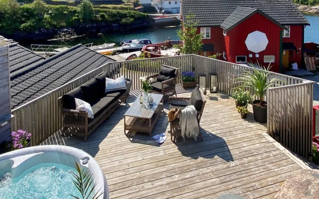 8 Person Holiday Home in Averoy-by Traum