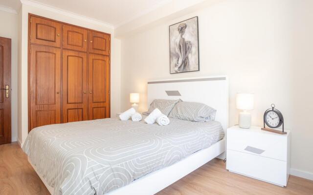 Terrace Beach Apartment by Rent4all