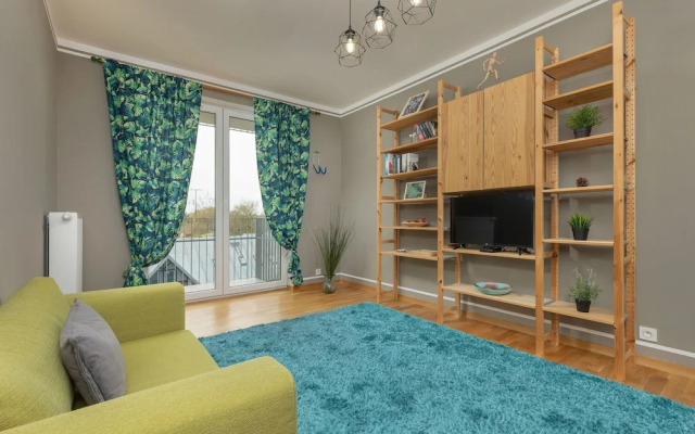 Turquoise Blue Apartment by Renters