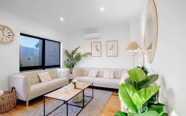 AUJOY 4 Bed Townhouse Burwood 2