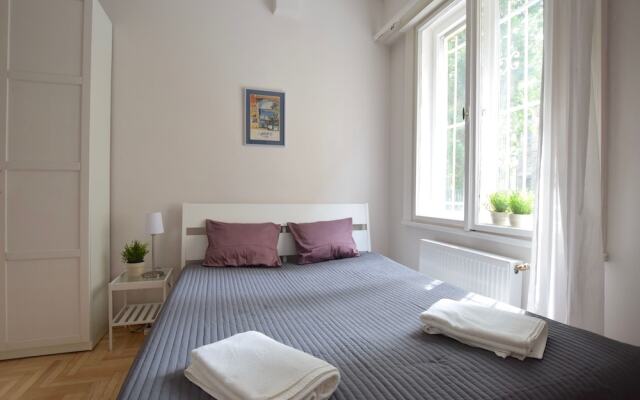 Standard Apartment by Hi5 - Fejer Gyorgy Street
