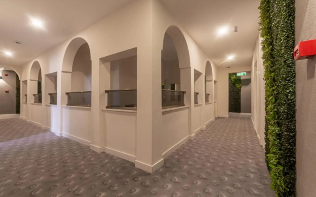 Tema 242 Hotel