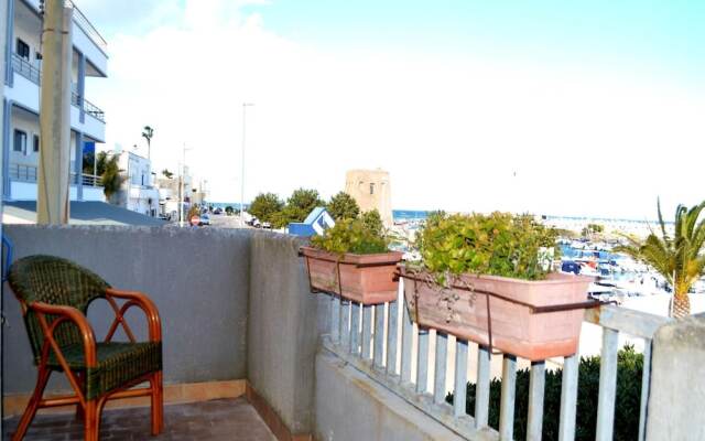 Villetta Carlotta Air conditioned House on two Levels in San Foca