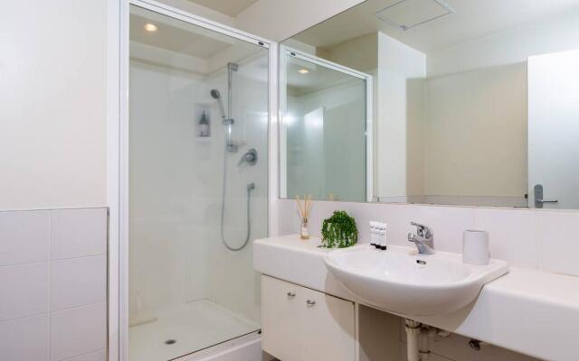 Stunning Three Bedroom Home Near Sky Tower