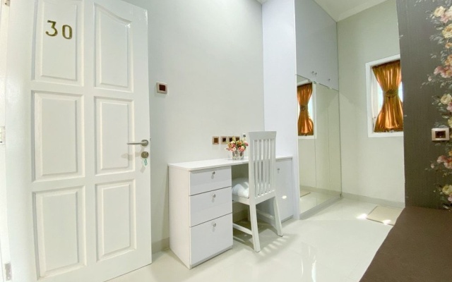 Guesthouse Putri Griya Fikarda – Guest Rooms – Depok