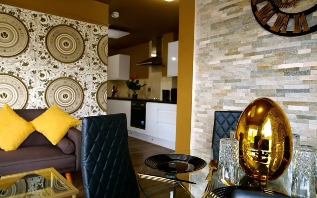 Ultra Deluxe Versace Apartment Near Sheffield