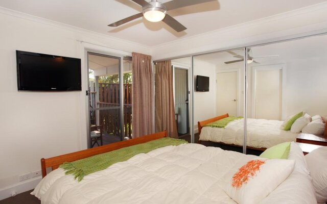 Mayfield 23 Holiday House