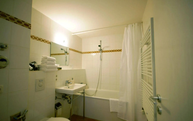 MIDI Inn - Parkhotel Mitte