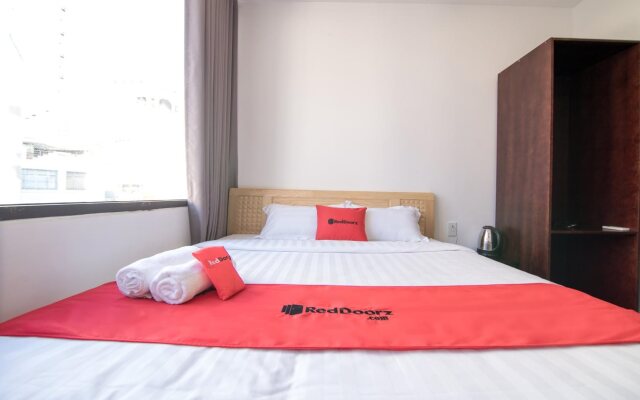 RedDoorz Plus near Hoang Van Thu Park 2