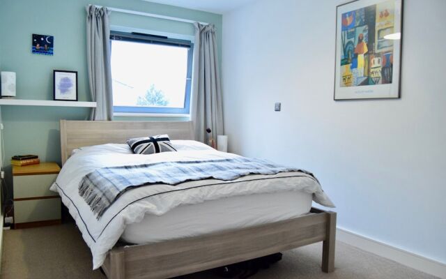 Modern 1 Bedroom Battersea Flat