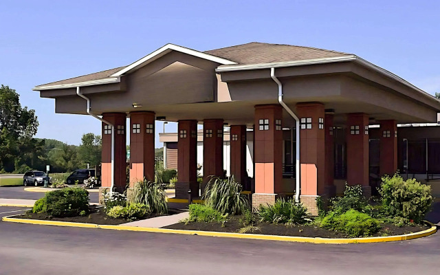Ramada by Wyndham East Syracuse Carrier Circle